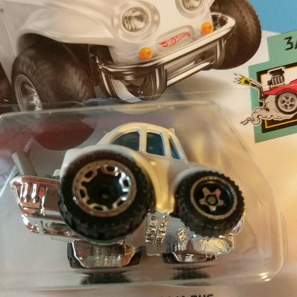 Hot Wheels '70 Volkswagen Baja Beetle - Picture 7 of 8